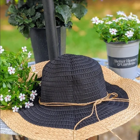 NWT Time and Tru Beach Floppy Hat in Black - Picture 3 of 4